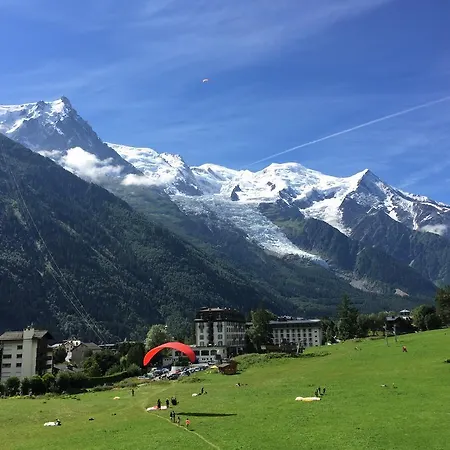 Terrasse Sur Le Mont Blanc